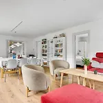 Vakantiehuis Four-bedroom In Grenå
