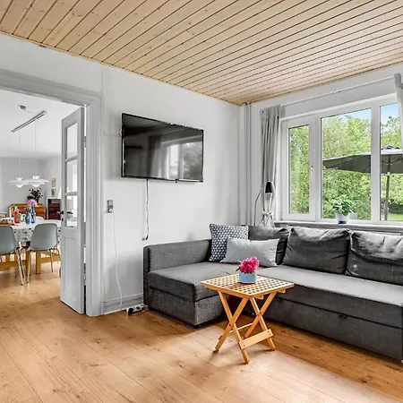 5 Bedroom Lovely In Grenaa