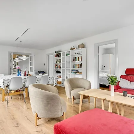 Holiday home 5 Bedroom Lovely In Grenaa Brondstrup