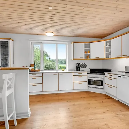 Holiday home 5 Bedroom Lovely In Grenaa