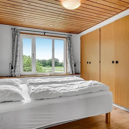 5 Bedroom Lovely In Grenaa