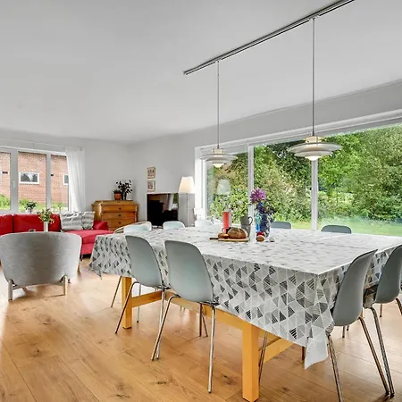 5 Bedroom Lovely In Grenaa