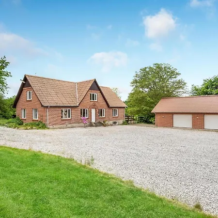 5 Bedroom Lovely In Grenaa Holiday home *