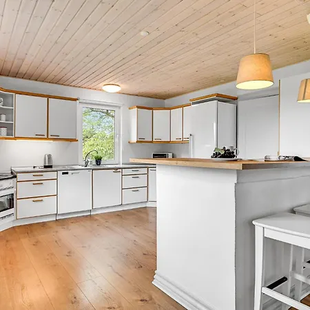 5 Bedroom Lovely In Grenaa Brondstrup