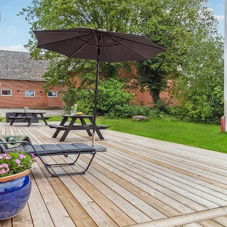 Holiday home 5 Bedroom Lovely In Grenaa Brondstrup