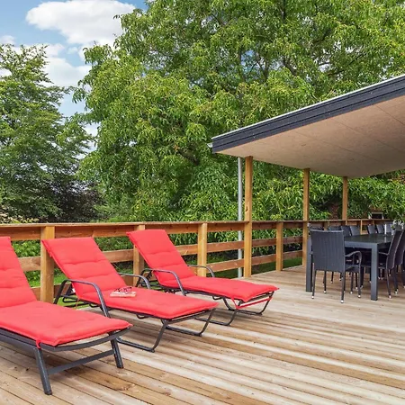 5 Bedroom Lovely In Grenaa